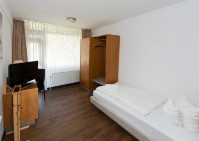 Hotelzimmer mit Einzelbett in Flensburg.